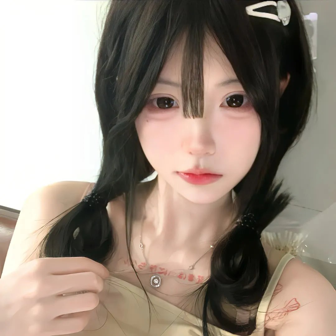 红唇相吻